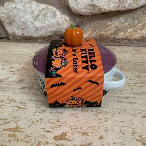 NIB Hello Kitty Halloween Brie baker mummy design sanriocore halloweencore - Picture 5 of 5